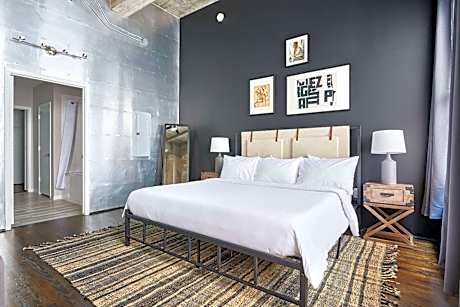 Two-Bedroom Apartment with Two Queen Beds - Non-Smoking