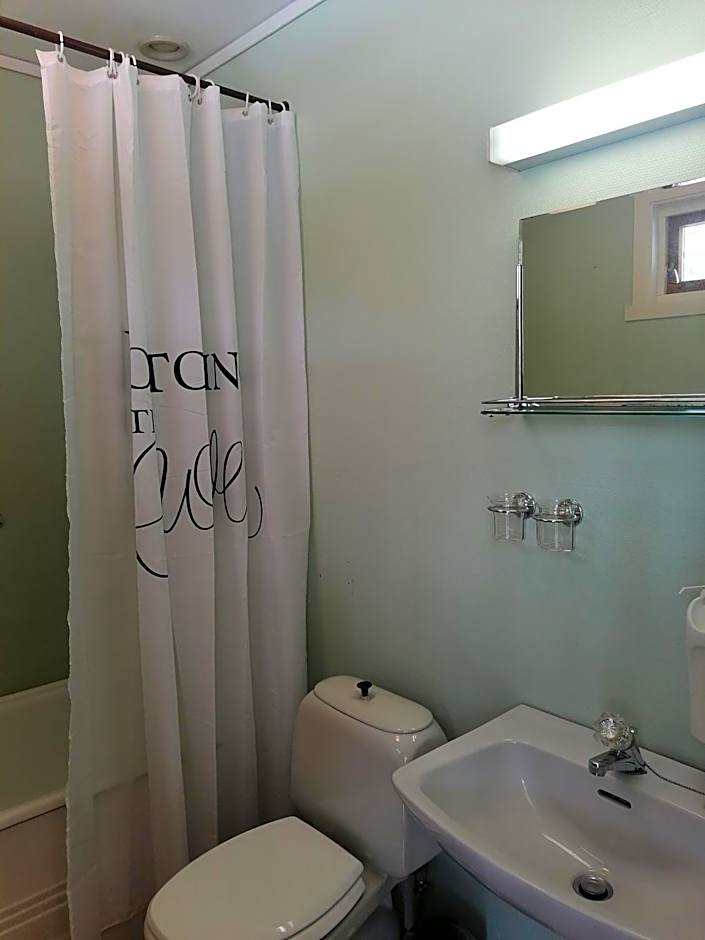 Vatnestrøm kro og Motell