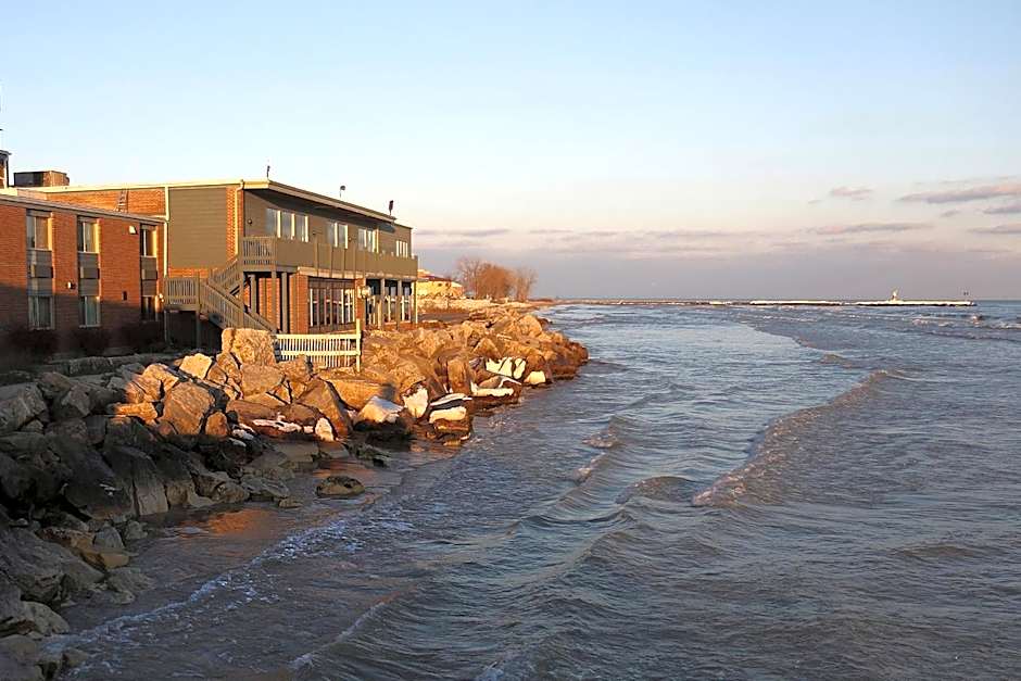 Lighthouse Inn - Two Rivers