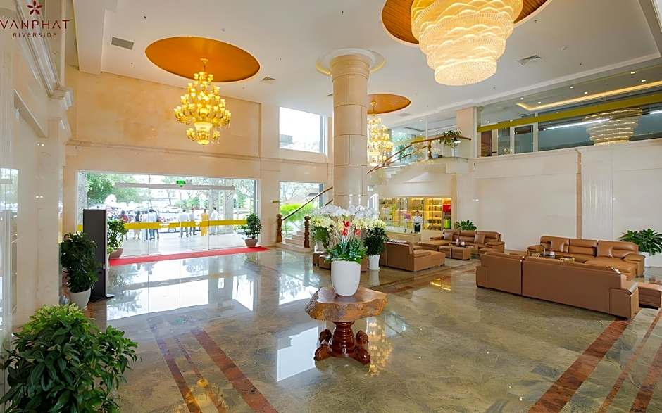 Van Phat Riverside Hotel