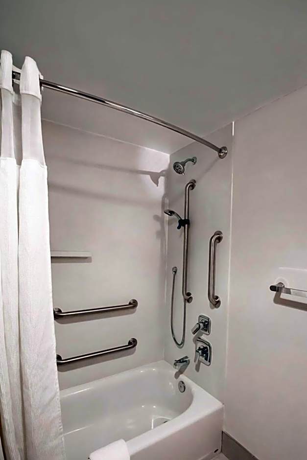 Fairfield by Marriott Inn & Suites Louisville Airport