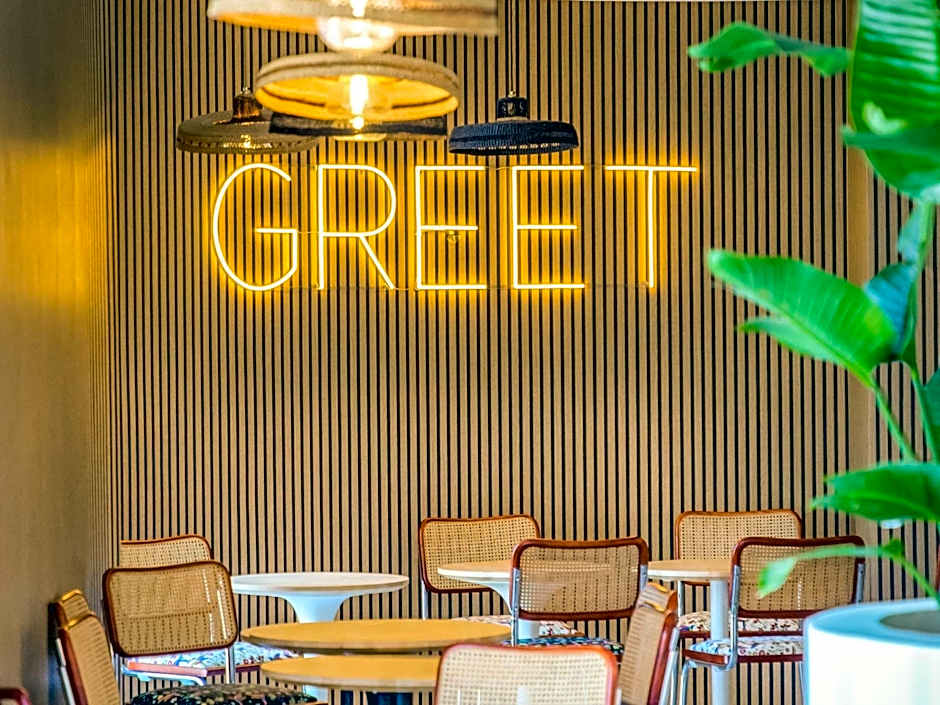 greet hotel Salon de Provence