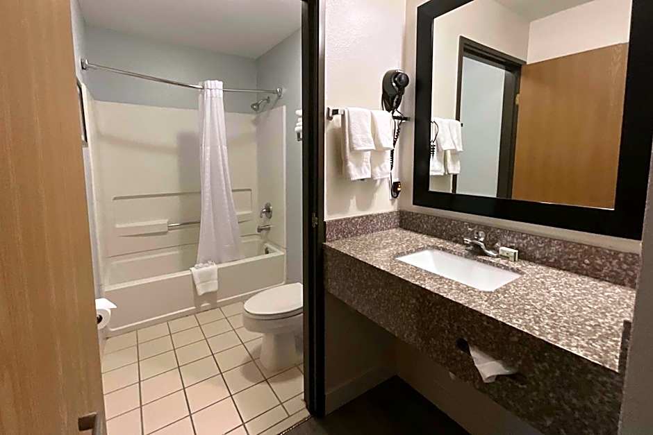 Baymont by Wyndham Kent - Seattle