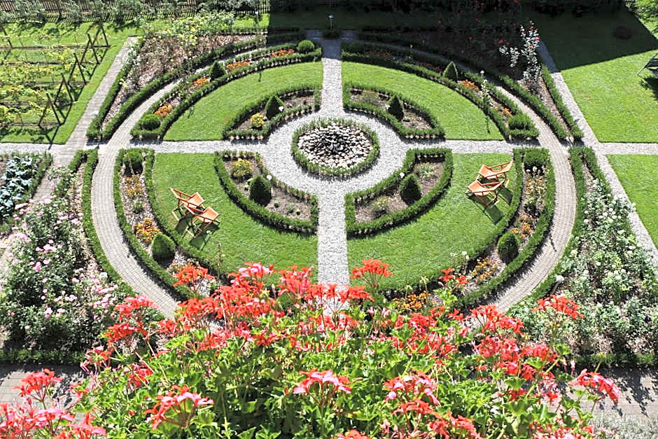 Alpenrose Hotel and Gardens