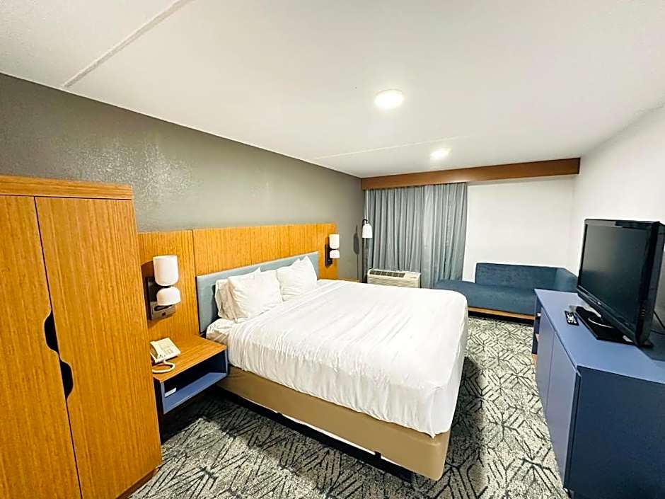 Ashbourne Hotel Canton/Hall of Fame I-77