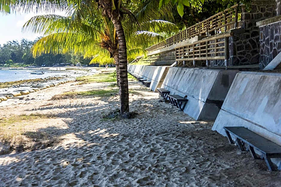 Cosy private bungalow pool 5 mins to beach