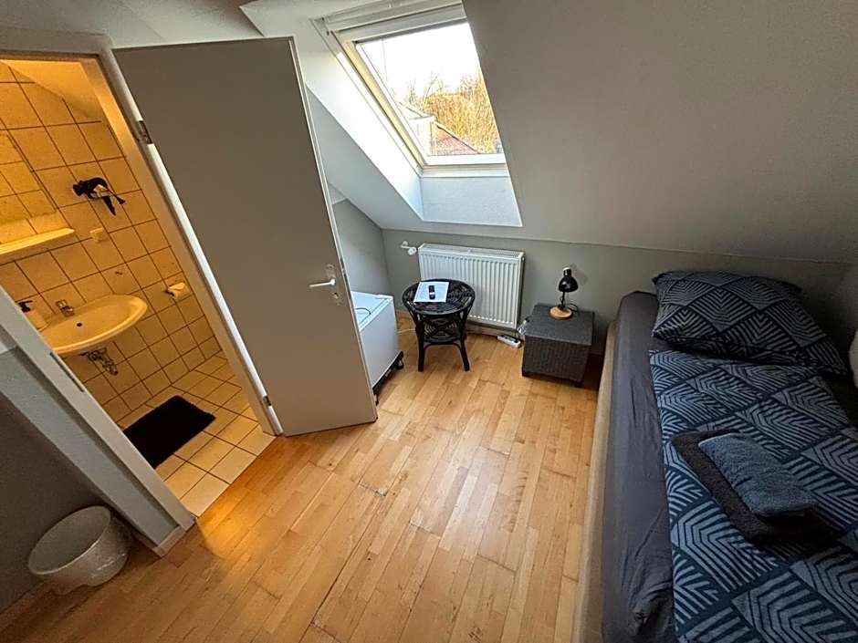 Zimmer-Bad-TV-Kühlschrank-14