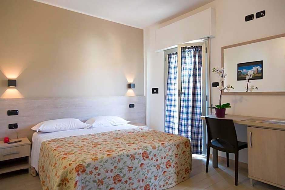 Hotel Saint Tropez - Pineto