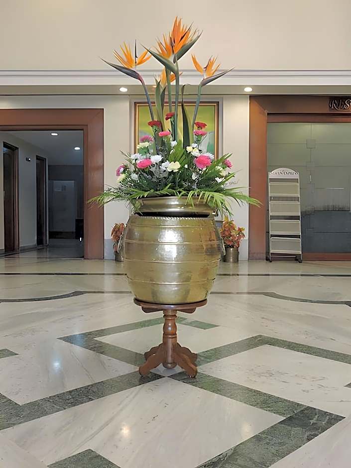 Hotel PLR Grand
