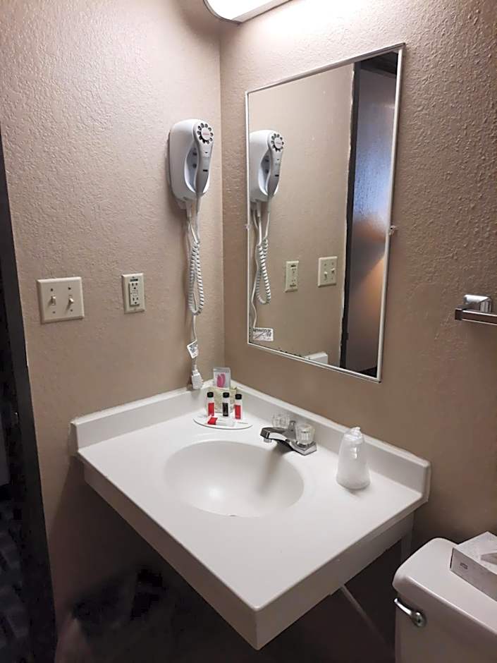 Super 8 by Wyndham Watertown