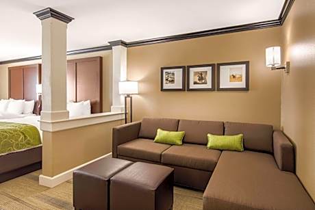 Queen Suite with Two Queen Beds and Sofa-Bed - Non-Smoking