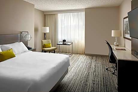 Larger Guest room, 1 King, Corner room