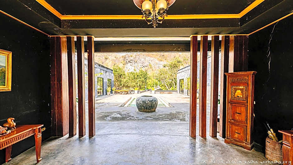 Avartarn Miracles Hotel