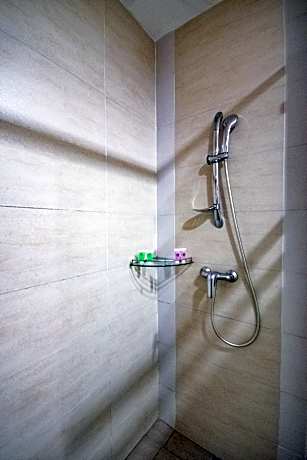 One-Bedroom Twin Suite