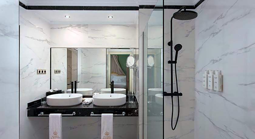 Eugenia de Montijo, Autograph Collection by Marriott