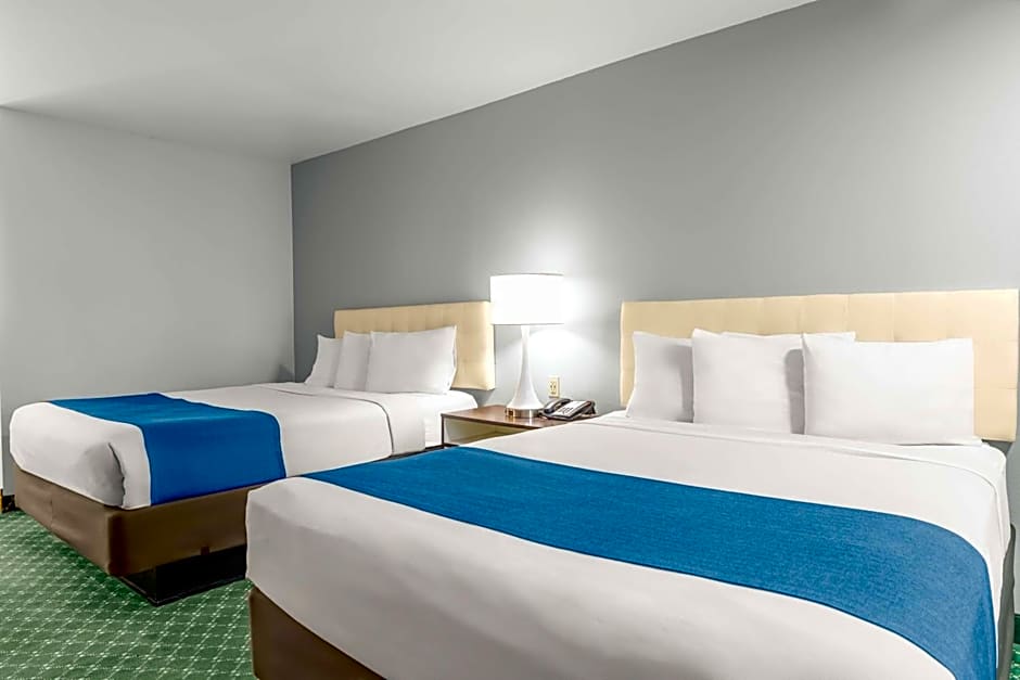 Days Inn & Suites by Wyndham Flagstaff I-40