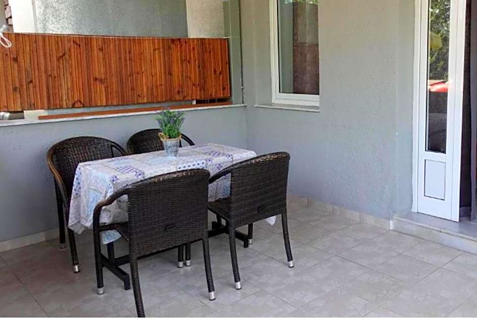 Camping Mitikas and Bungalows