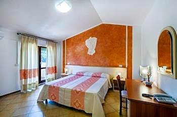 Classic Double or Twin Room with Terrace