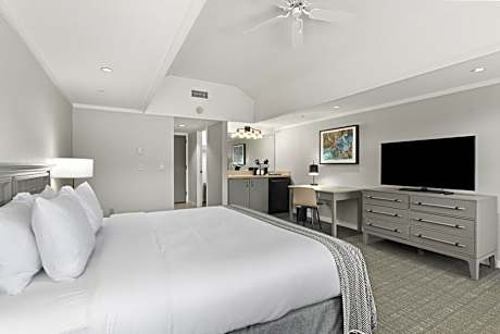 King Room with Balcony or Patio - Golf View