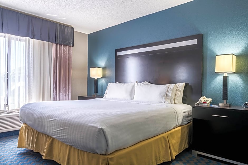 Holiday Inn Express & Suites Roanoke Rapids