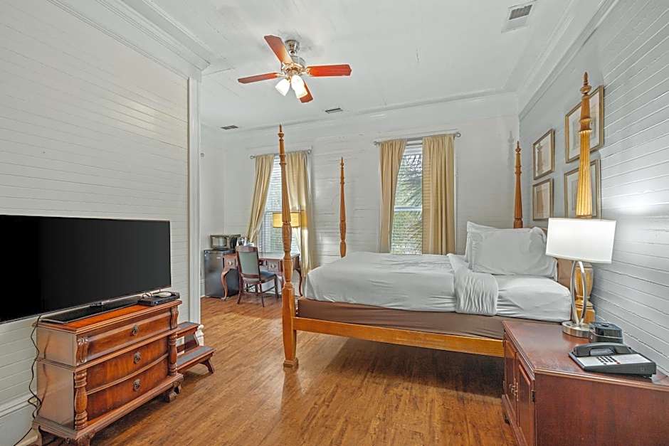 Coombs Inn & Suites