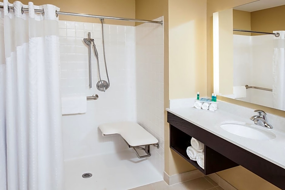 Holiday Inn Express & Suites Sandusky By IHG