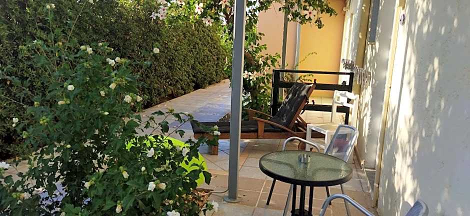 CLEO ROOM WITH YARD IN MALIA 250m FROM THE BEACH