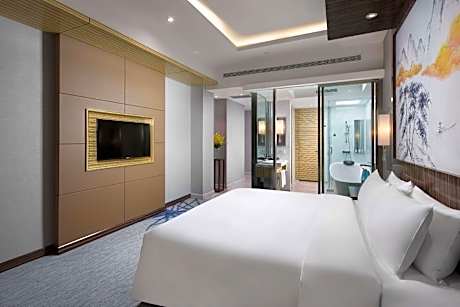 1 King Bed, Deluxe Suite, Non-Smoking