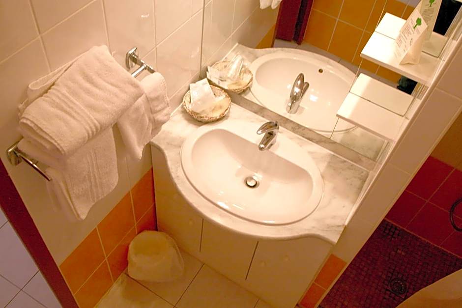 Logis Hôtel - Auberge du Pastel - Hôtel 3 étoiles et Restaurant