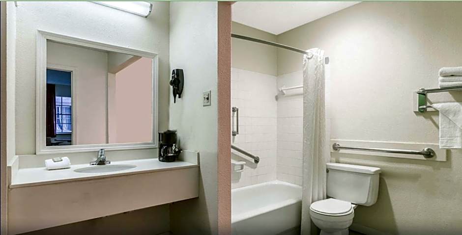 Super 8 by Wyndham New Orleans