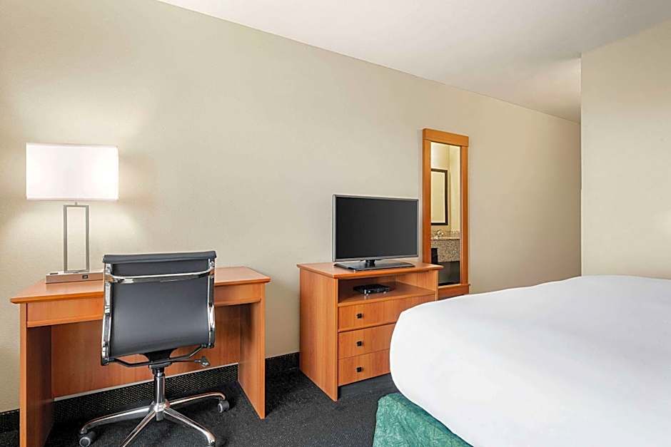 Baymont by Wyndham Fremont