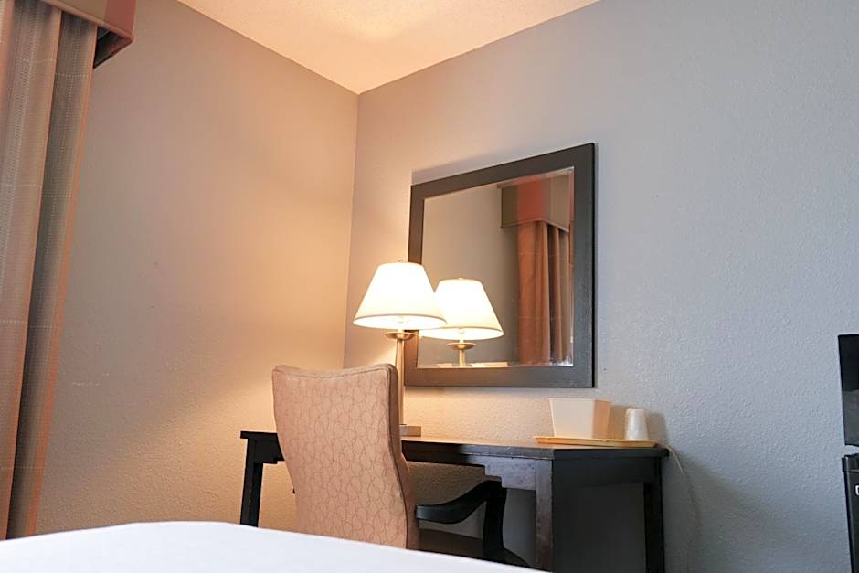 Baymont by Wyndham Flint Airport North
