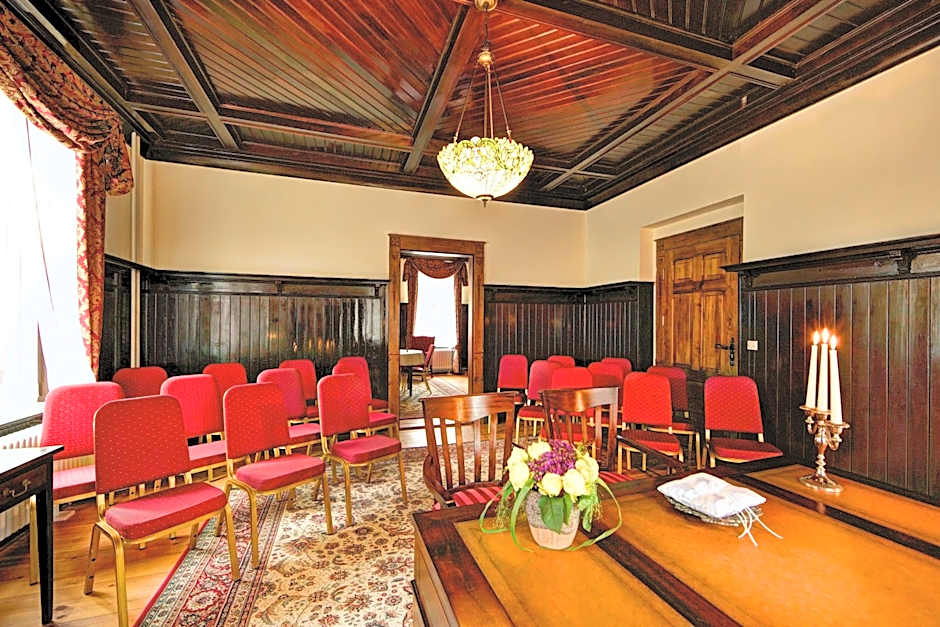 Hotel Garni Jagdschloss Waldsee mit Frühstücksbuffet & Schlossküche für Selbstversorger