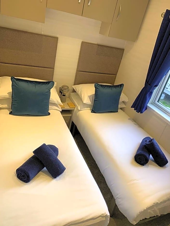 Lola Lodge - Luxury Hot Tub Retreat