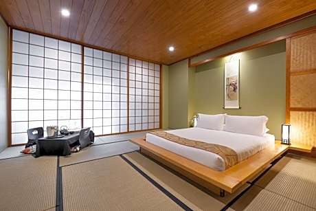 Japanese Mountain Retreat Mineral Springs & Spa