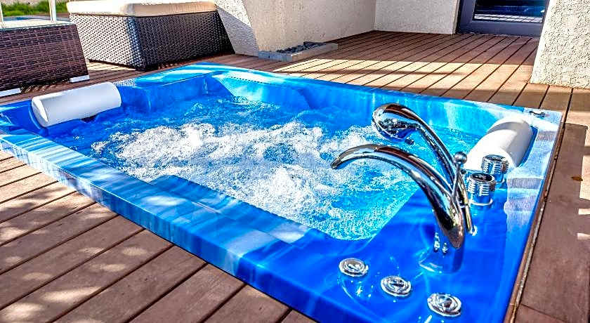 Arts Spa and Pool Villa