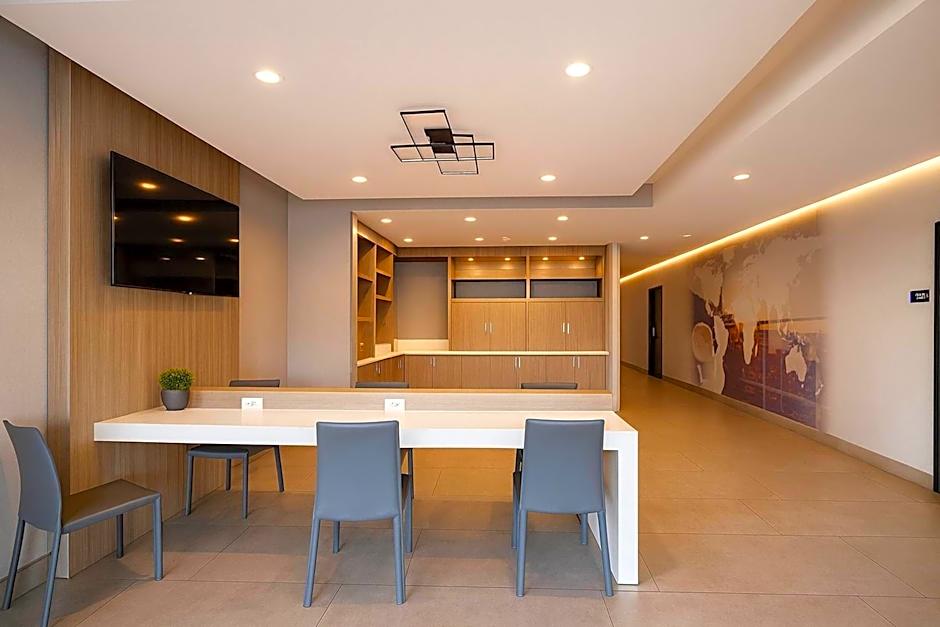 Travelodge by Wyndham LAX South