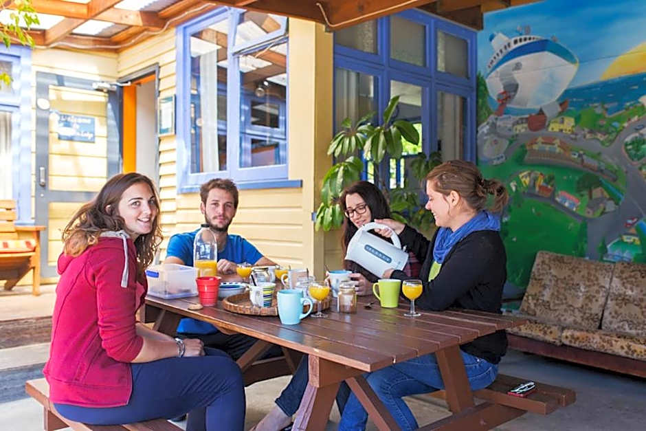 Sequoia Lodge Backpackers