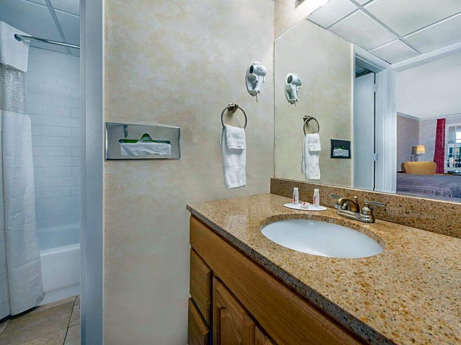 Howard Johnson Burlington – Burlington, IA