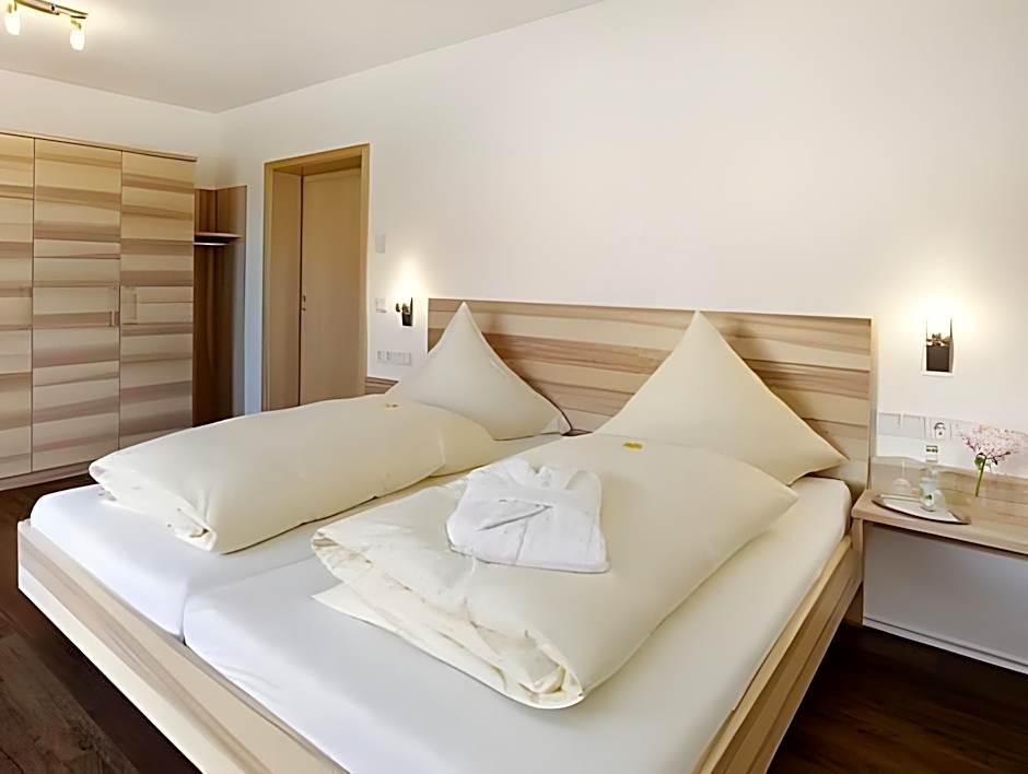 Seehotel und Appartements Schnoller
