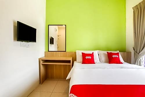 OYO 89677 Sunflower Hotel