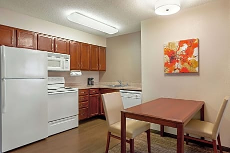 1 Queen Bed 1 Bedroom Suite Nonsmoking