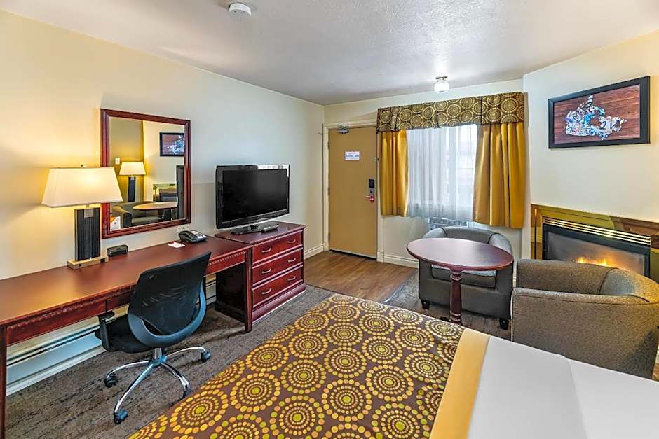 Econo Lodge  Inn & Suites