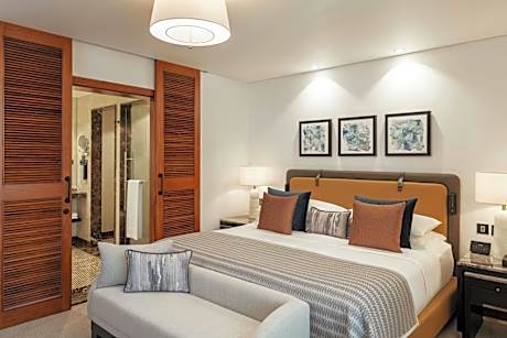 Superior Deluxe Suite, 1 Bedroom Suite, Airport Transfers, With Complimentary Resort Beach & Pool Access, 1 King,