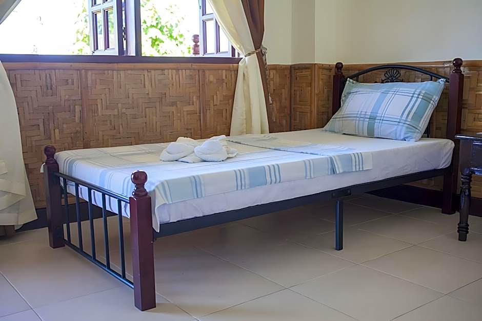 Coucou Bar Hotel and Restaurant