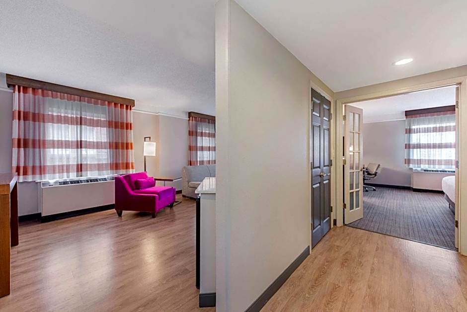 La Quinta Inn & Suites by Wyndham New Orleans Downtown
