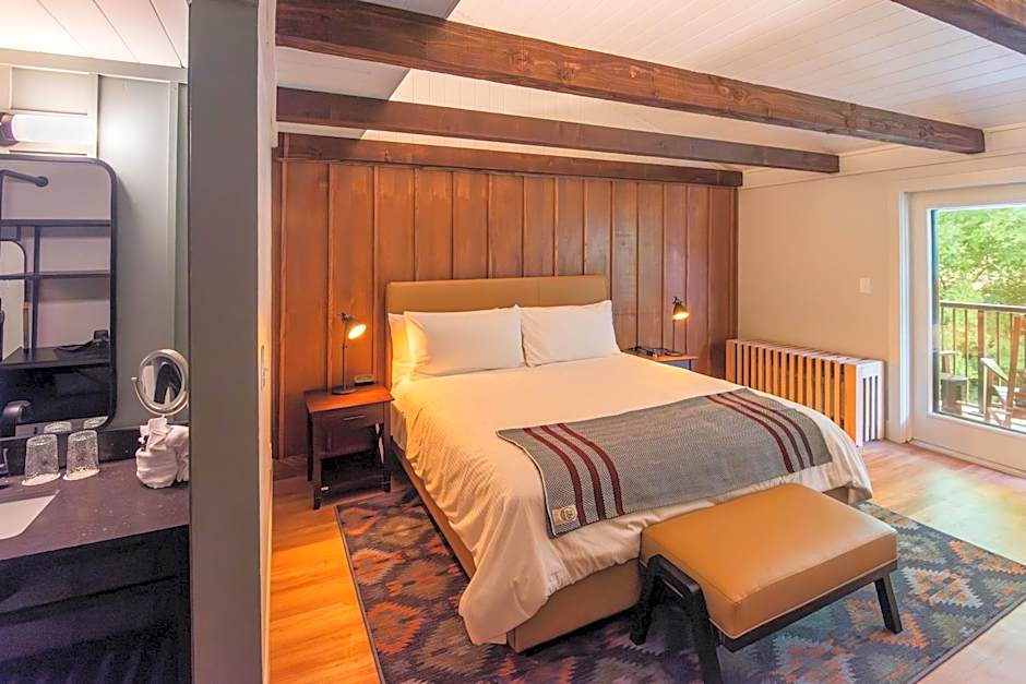 Historic Rocky Waters Inn, A Small Luxury Hotel