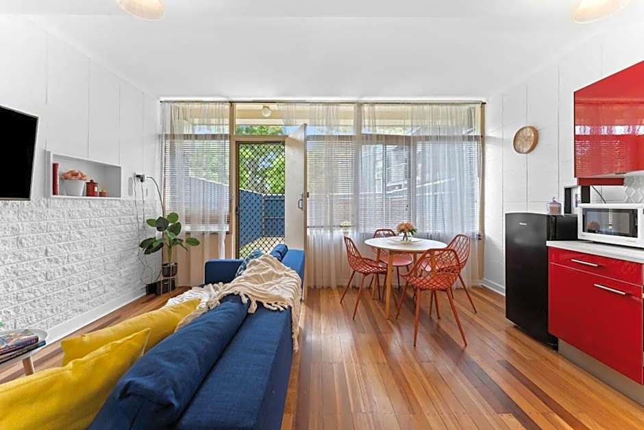 Renovated 1BR Unit CBD Parking Wi-Fi South Tce