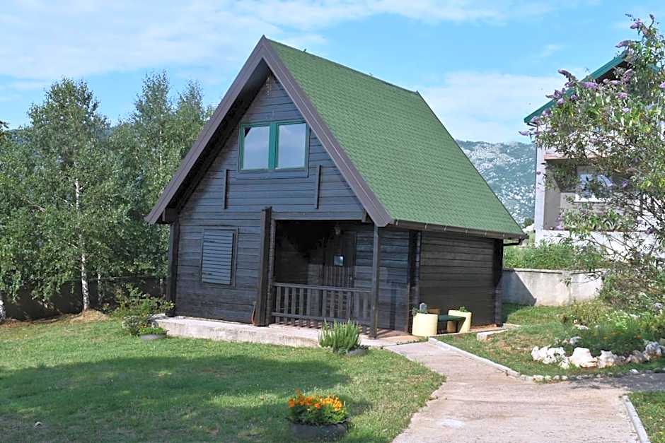 OSTROG Aparthotel KOLIBA-VLASTNIŠTVO MANASTIRA OSTROG