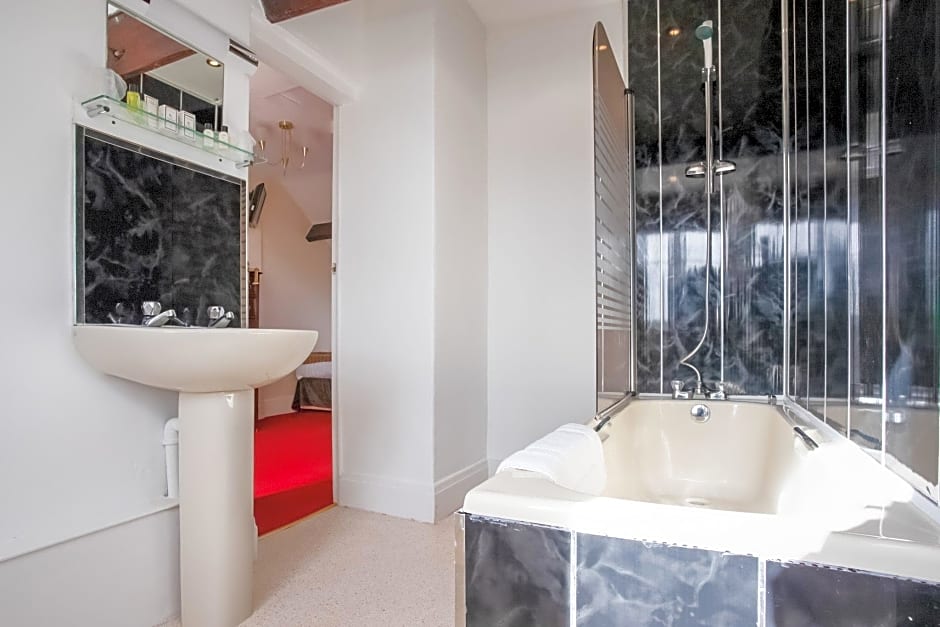 OYO Cliffemount Hotel